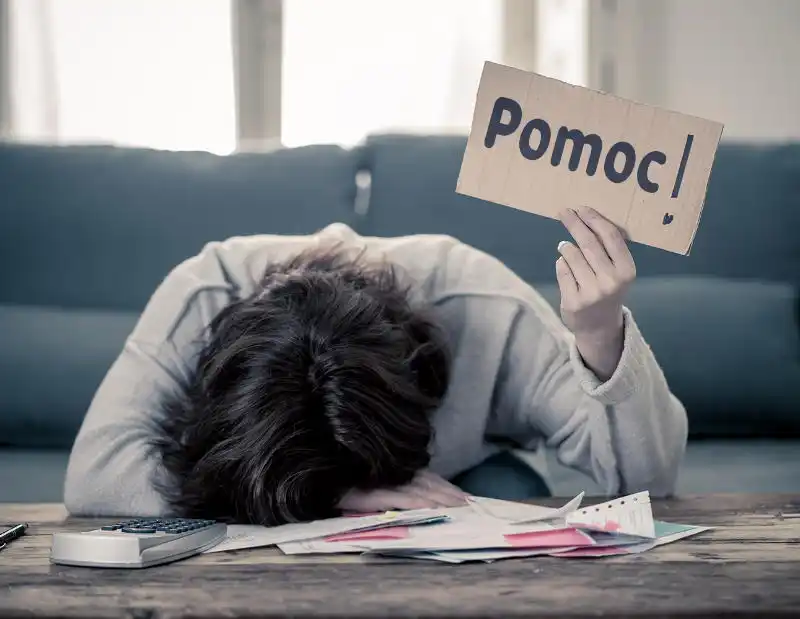 Pomáháme řešit dluhy s péčí a pochopením.